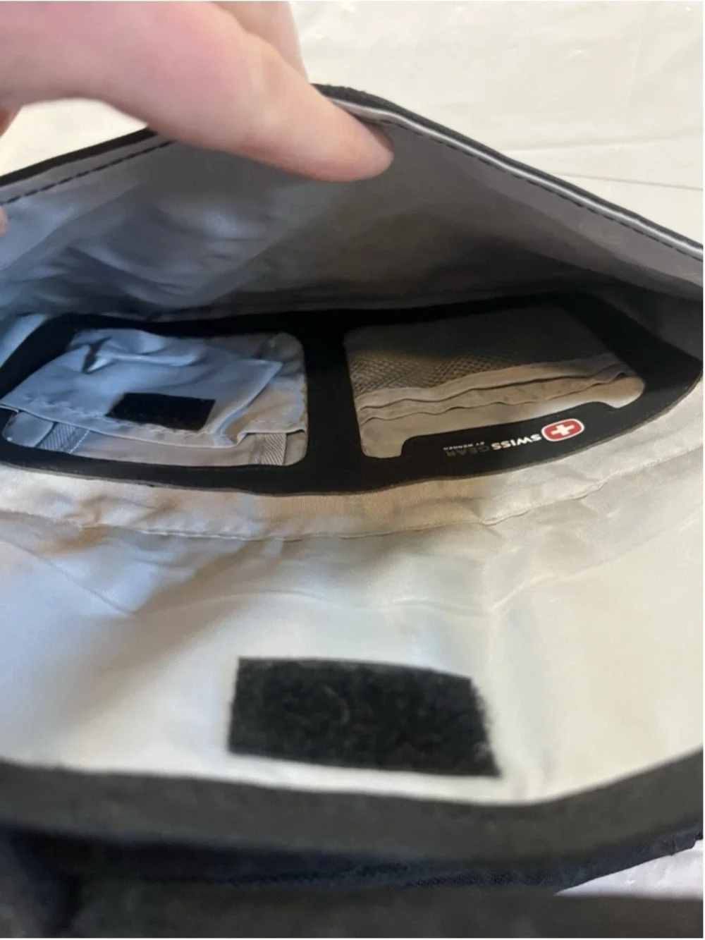 SwissGear Black small tech Messenger Bag Crossbody